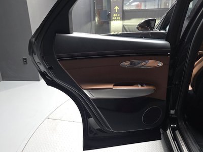 2021 Genesis GV70 — миниатюра 15