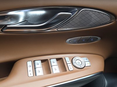2021 Genesis GV70 — миниатюра 33