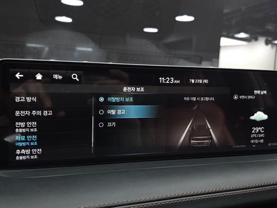 2021 Genesis GV70 — миниатюра 24