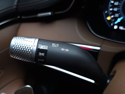2021 Genesis GV70 — миниатюра 28