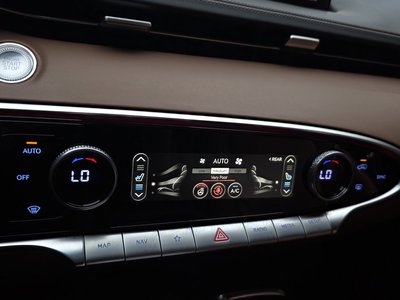 2021 Genesis GV70 — миниатюра 23