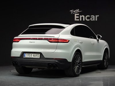 2020 Porsche CAYENNE photo 3