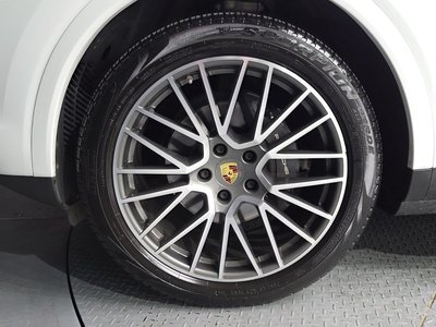 2020 Porsche CAYENNE photo 6
