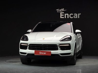 2020 Porsche CAYENNE photo 2