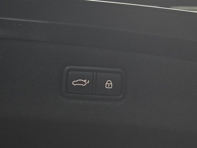 2020 Genesis G90 thumbnail 31