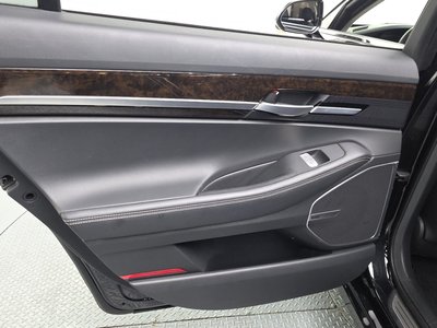 2020 Genesis G90 thumbnail 15