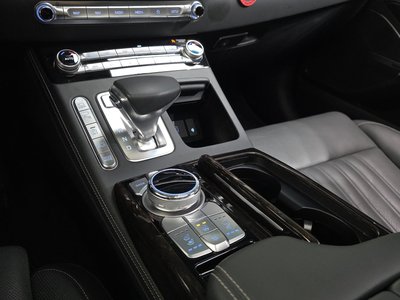 2020 Genesis G90 thumbnail 12