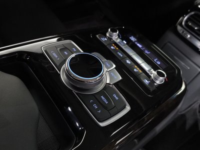 2020 Genesis G90 thumbnail 24