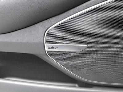 2020 Genesis G90 thumbnail 35
