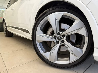 AUDI Q7 - 10