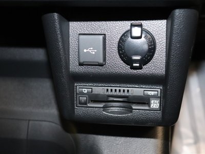 TOYOTA GRAND ACE - 9