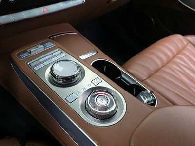 صورة 9 لـ 2022 Genesis GV70