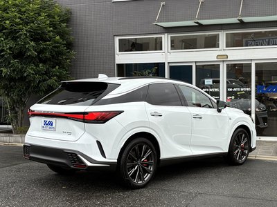 صورة 9 لـ 2025 Lexus RX