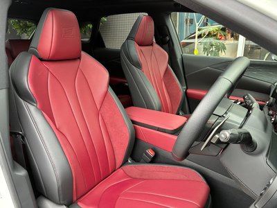 صورة 4 لـ 2025 Lexus RX