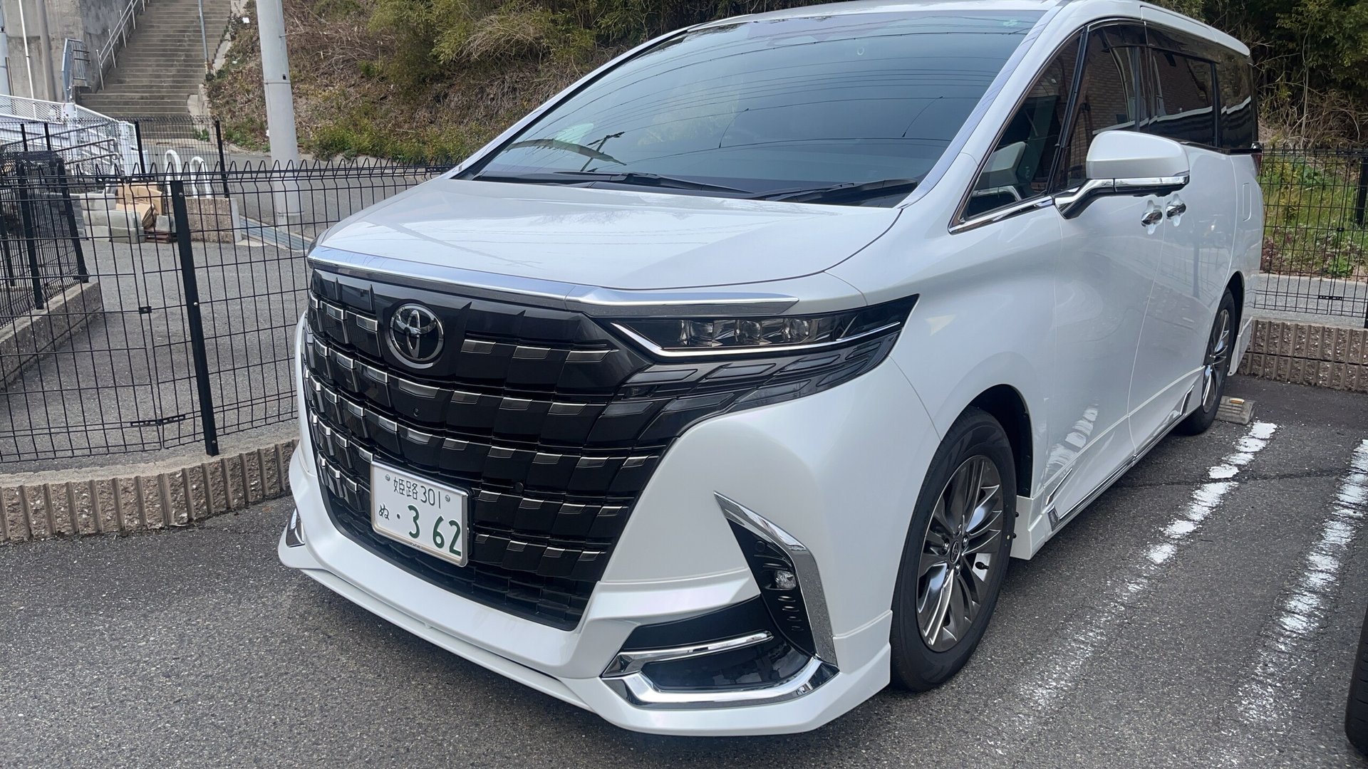 TOYOTA ALPHARD - View 1