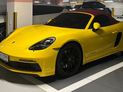 PORSCHE 718 BOXSTER