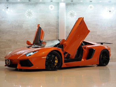 LAMBORGHINI AVENTADOR ROADSTER - 1