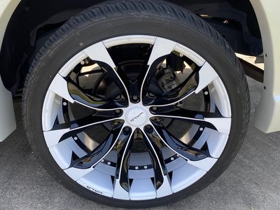 TOYOTA LAND CRUISER 200 - 7