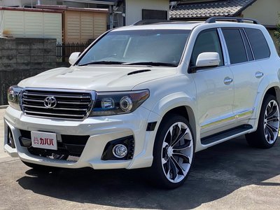TOYOTA LAND CRUISER 200 - 1