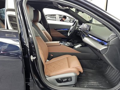 2025 BMW 5 SERIES — миниатюра 17