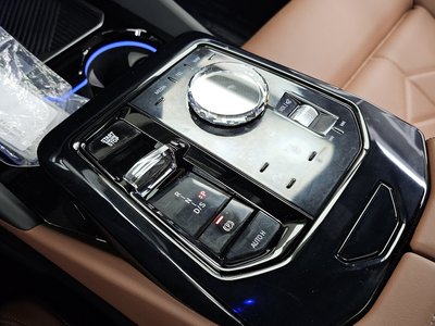2025 BMW 5 SERIES — миниатюра 12