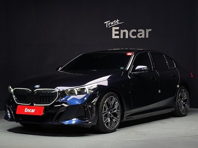 2025 BMW 5 SERIES — фото 1