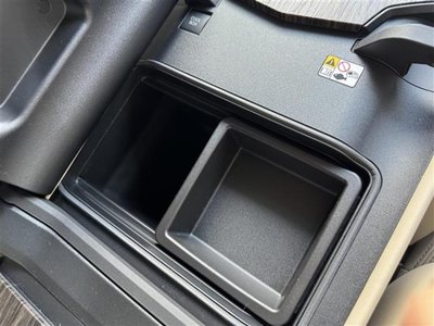 TOYOTA LAND CRUISER 300 - 8