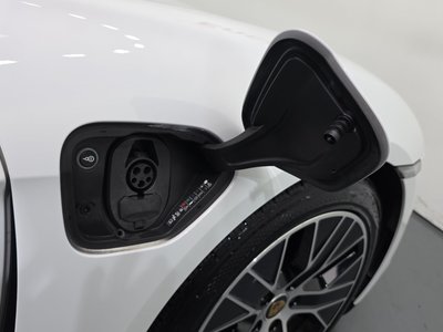 2022 Porsche TAYCAN thumbnail 32