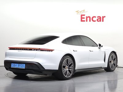 2022 Porsche TAYCAN photo 3
