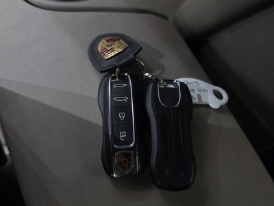 2022 Porsche TAYCAN thumbnail 30