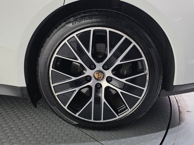 2022 Porsche TAYCAN photo 8