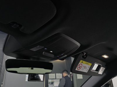 2022 Porsche TAYCAN thumbnail 25