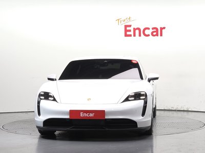 2022 Porsche TAYCAN photo 2