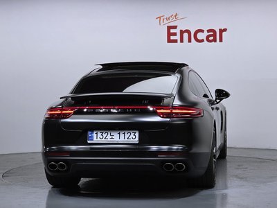 PORSCHE PANAMERA - 3