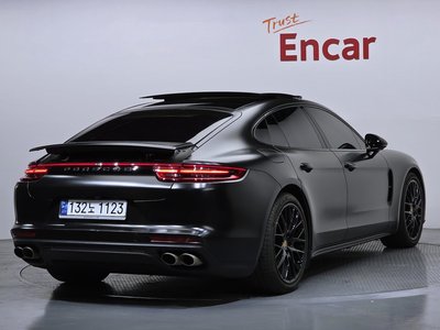 PORSCHE PANAMERA - 4