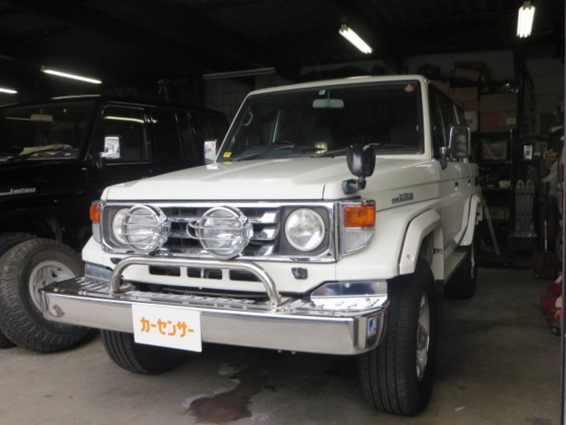 TOYOTA LAND CRUISER 70 - View 1