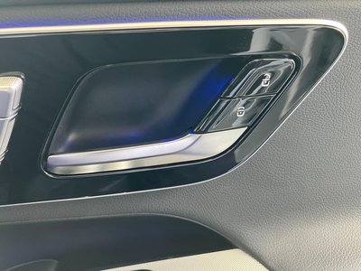 2026 Mercedes-BENZ GLC — миниатюра 30