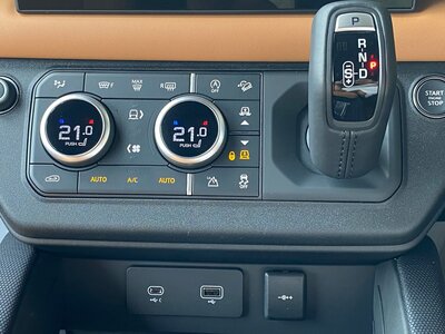 LAND ROVER DEFENDER - 10