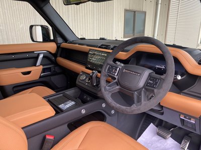 LAND ROVER DEFENDER - 7