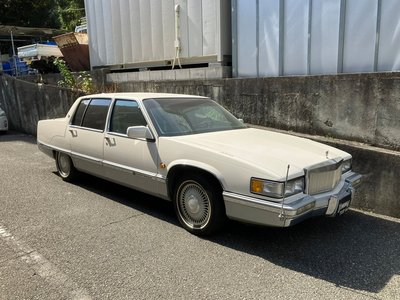 CADILLAC FLEETWOOD - 1
