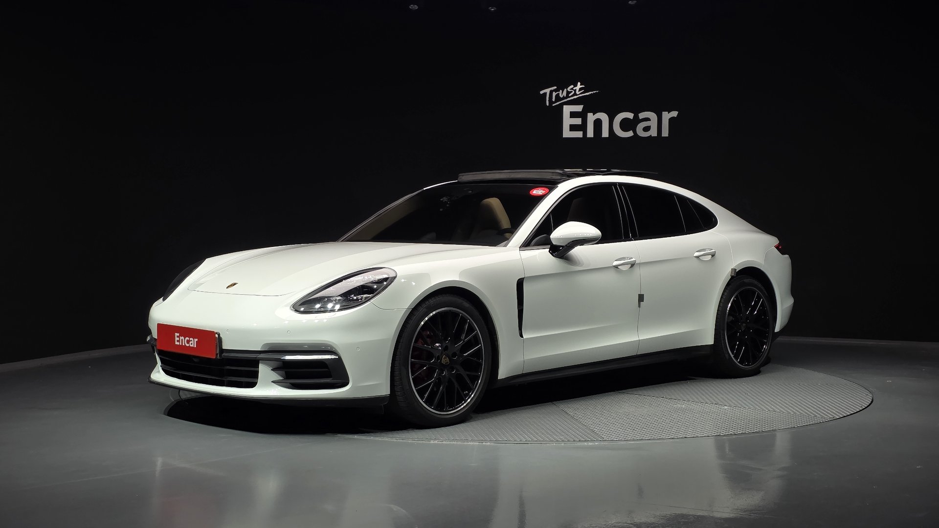 PORSCHE PANAMERA - View 1