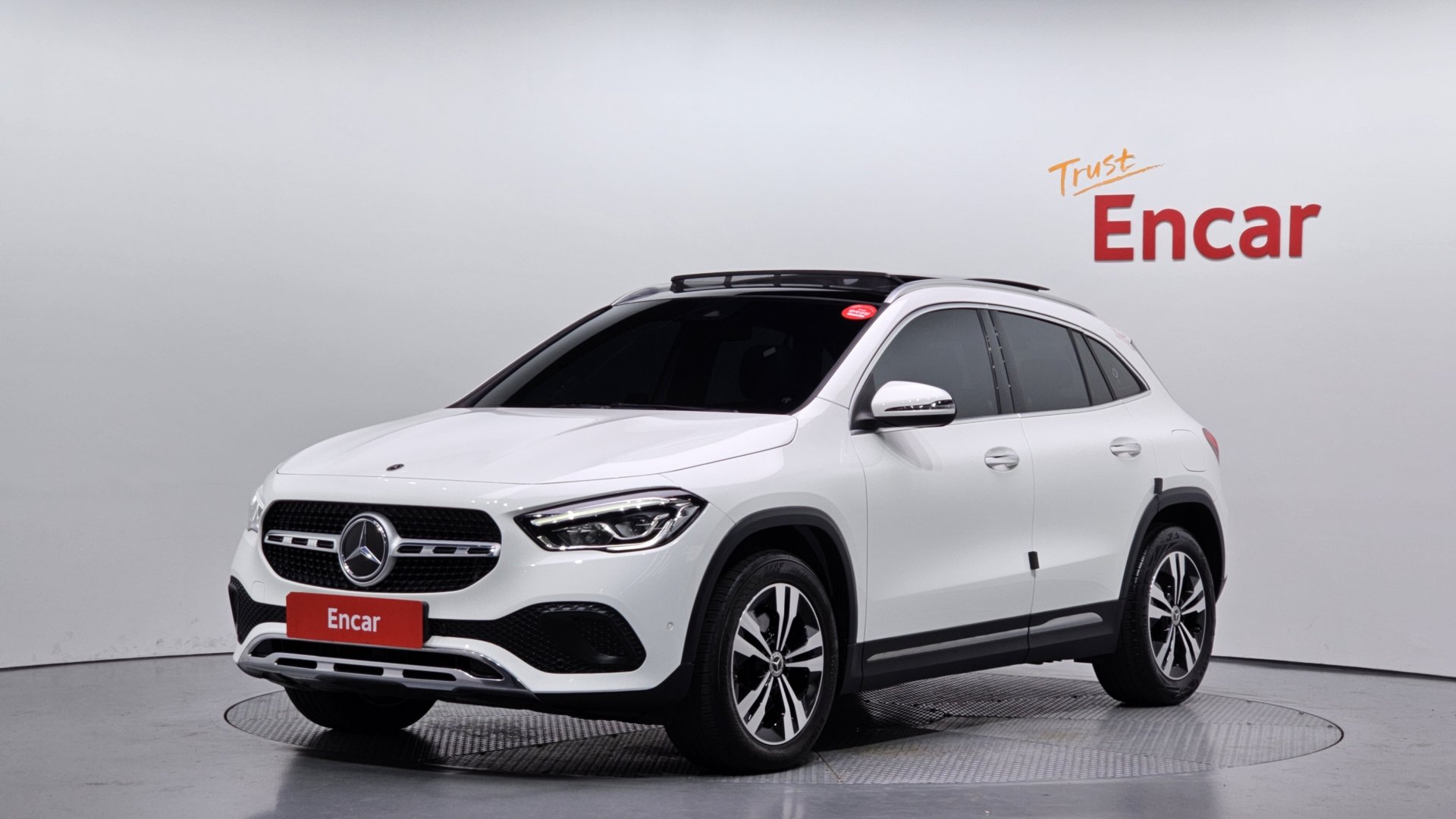 MERCEDES-BENZ GLA - View 1