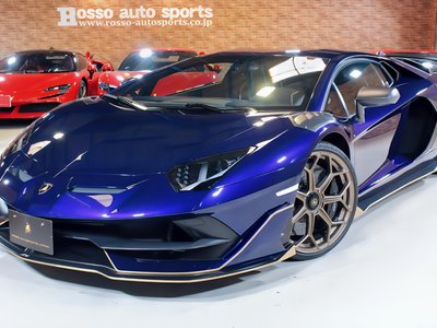 LAMBORGHINI AVENTADOR - 1