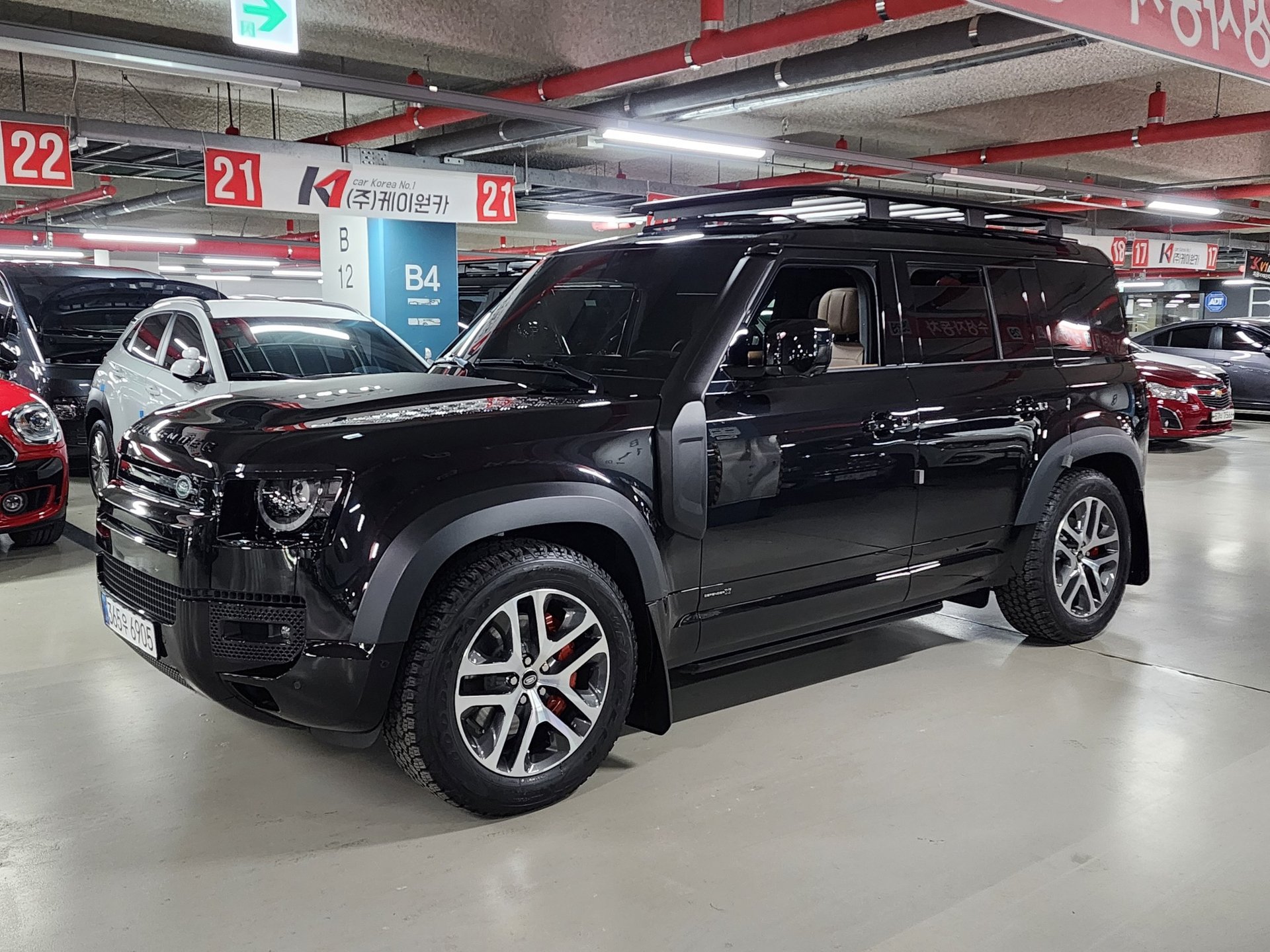 LAND ROVER DEFENDER - View 1