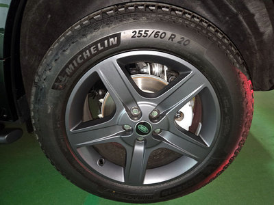 LAND ROVER DEFENDER - 8