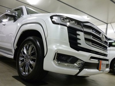 TOYOTA LAND CRUISER - 7