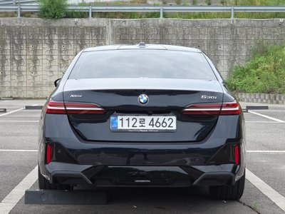 2025 BMW 5 SERIES — фото 3