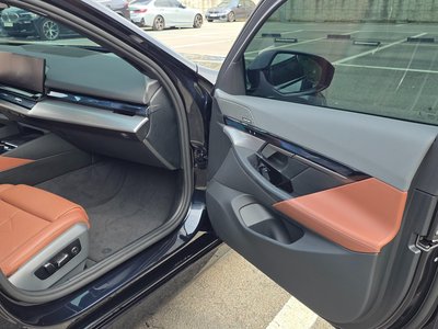 2025 BMW 5 SERIES — миниатюра 11