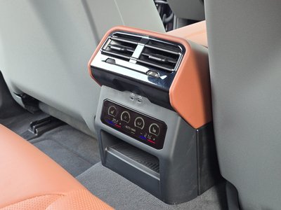 2025 BMW 5 SERIES — миниатюра 13