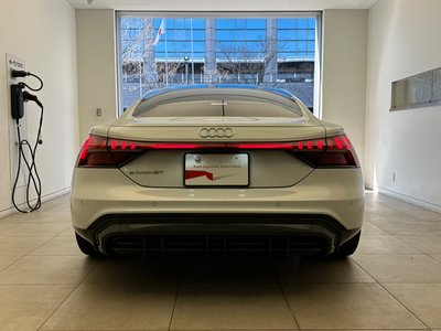 AUDI E-TRON GT QUATTRO - 8